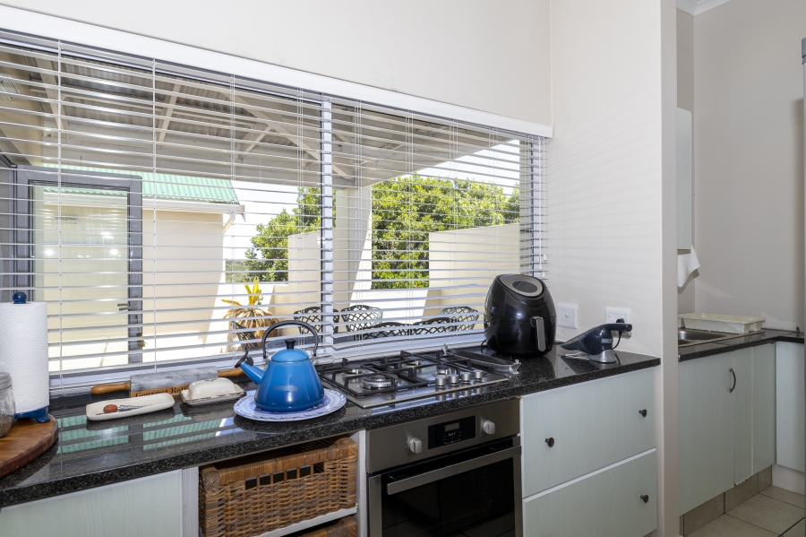 5 Bedroom Property for Sale in Kleinemonde Eastern Cape